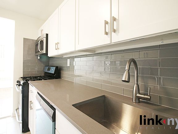 2nd image of 30 Park Ave APT 2M
