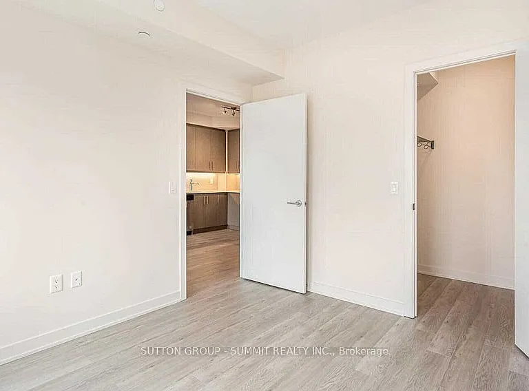 212 King William St #616 — Photo 10