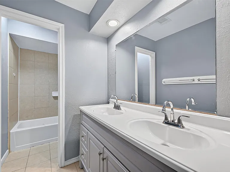 6715 Greenvale Ln — Photo 33