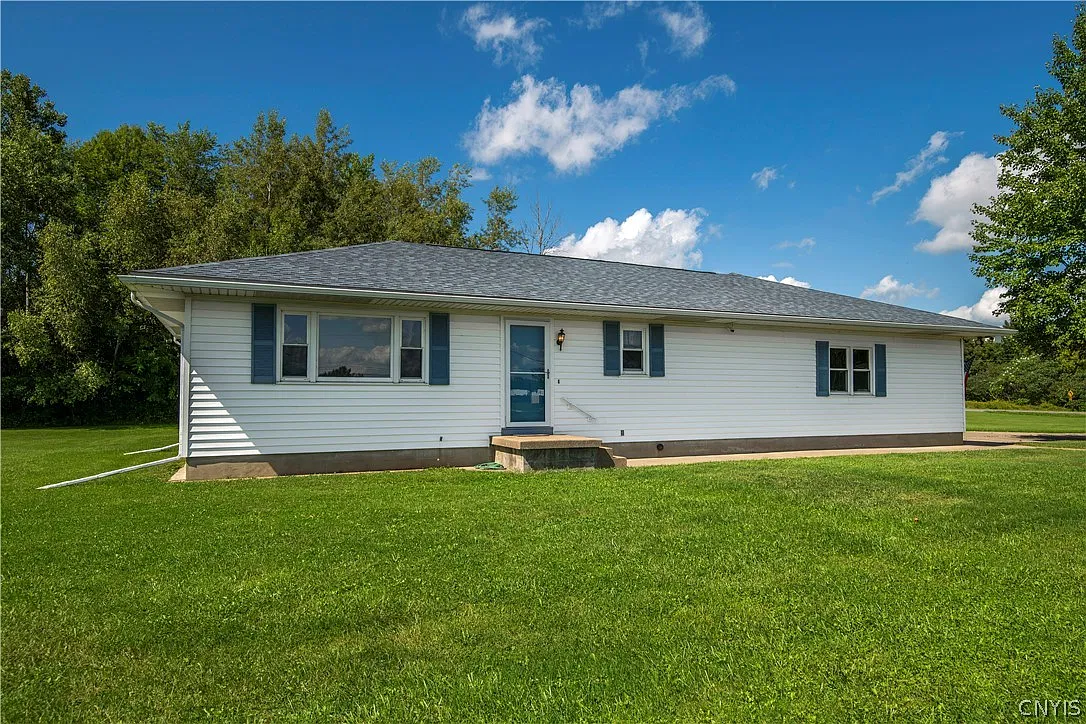 2 bed, 1.0 bath, 700 sqft, $1,350 — Photo 2