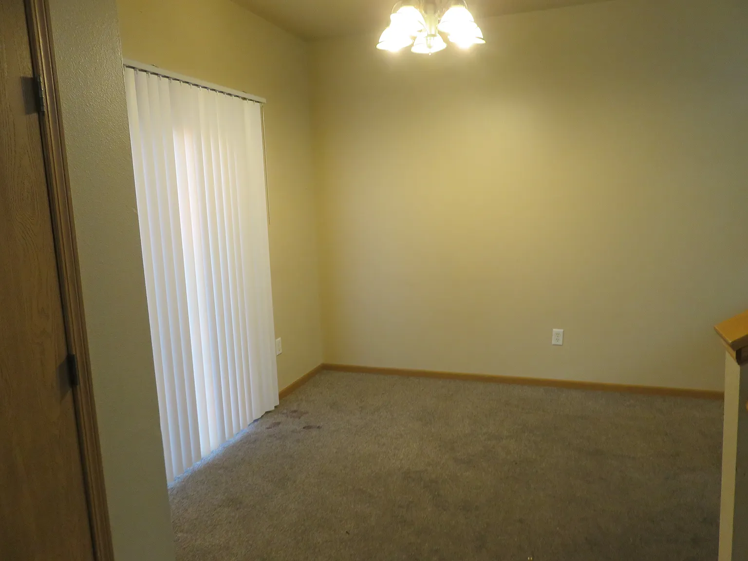 3 bed, 2.5 bath, 1700 sqft, $1,575 — Photo 3
