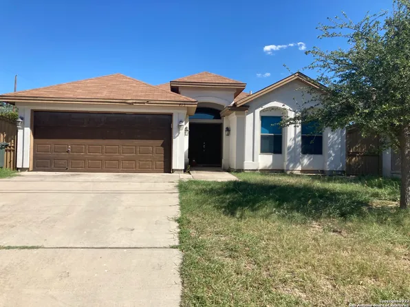 415 Amador Salinas Dr, Laredo, TX 78045