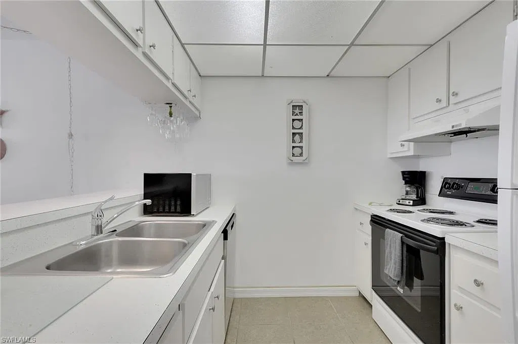 2 bed, 2.0 bath, 1058 sqft, $9,000 — Photo 4