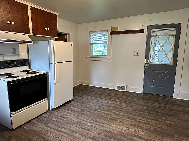 528 Niagara St — Photo 7