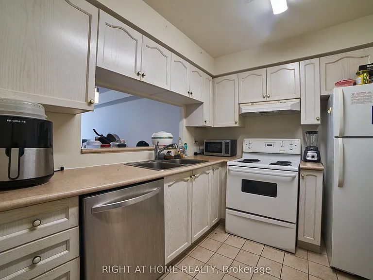 1700 Eglinton Ave E #609 — Photo 4