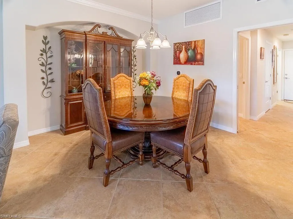 3 bed, 2.0 bath, 1741 sqft, $9,500 — Photo 4