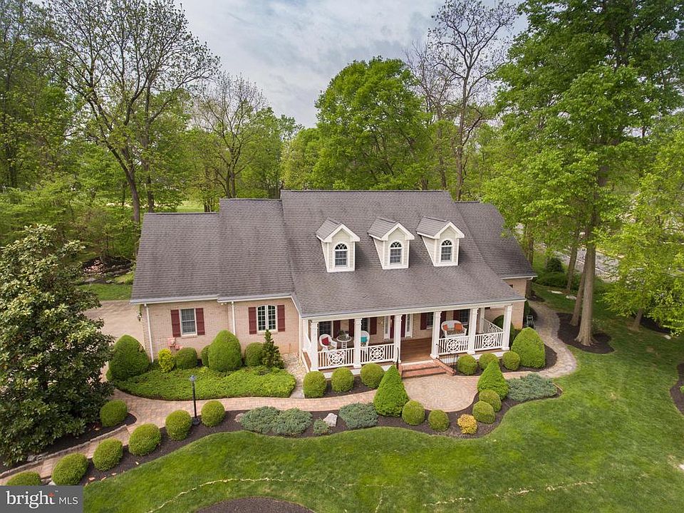 1st image of 44 Singletree Dr