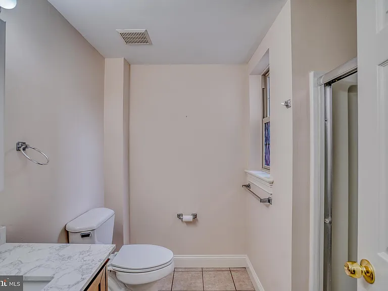 2542 W Girard Ave #2 — Photo 10