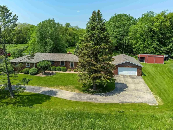 9805 239th St N, Port Byron, IL 61275