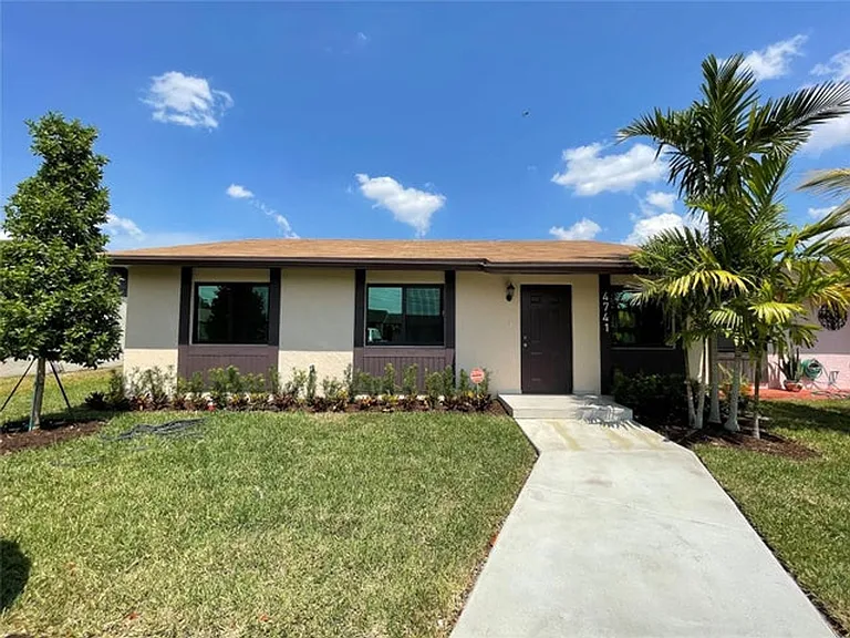 4741 SW 135th Pl — Photo 6