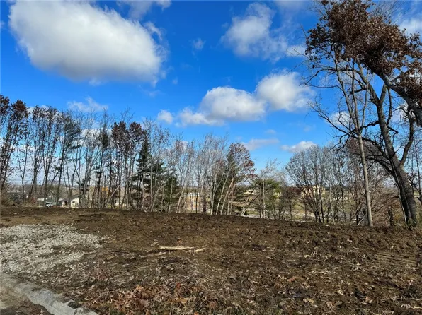 3128 Timber Ridge Ct, Hiawatha, IA 52233