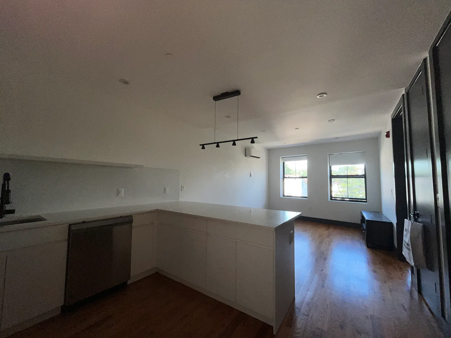 1 bed, 700 sqft, $2,150 — Photo 4