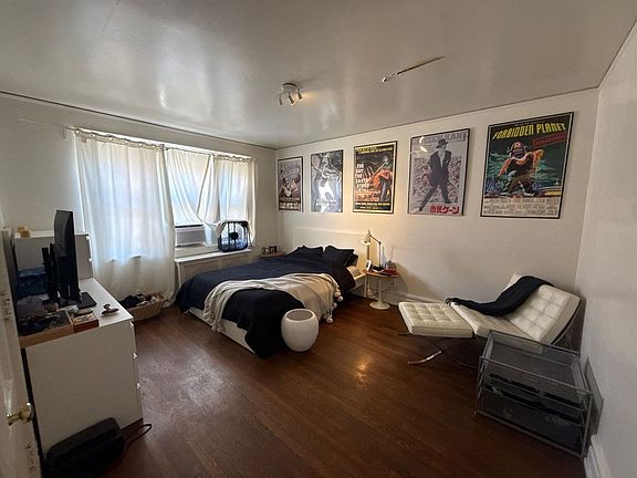 3rd image of 522 S Hanley Rd #5