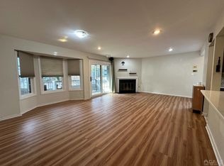 203 Woodhaven Dr, Edison, NJ