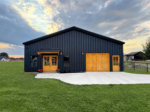 3rd image of 170 Proctor Ln