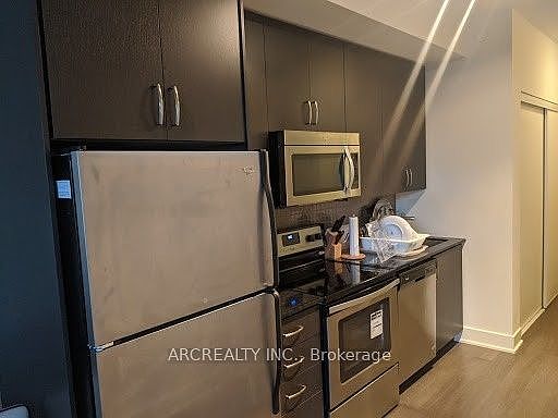5th image of 7608 Yonge St #208