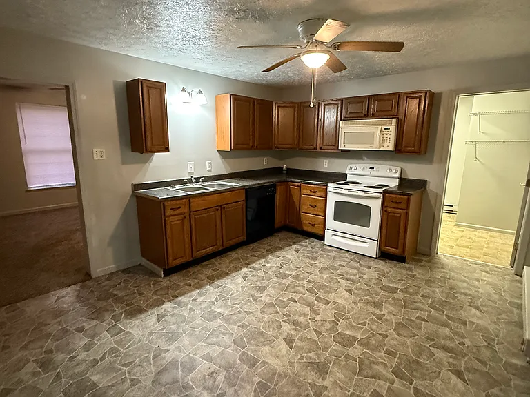 316 Grandview Ave — Photo 2
