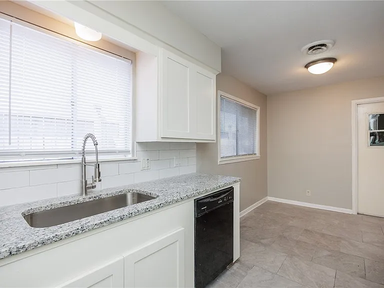 207 Blanco Dr — Photo 12