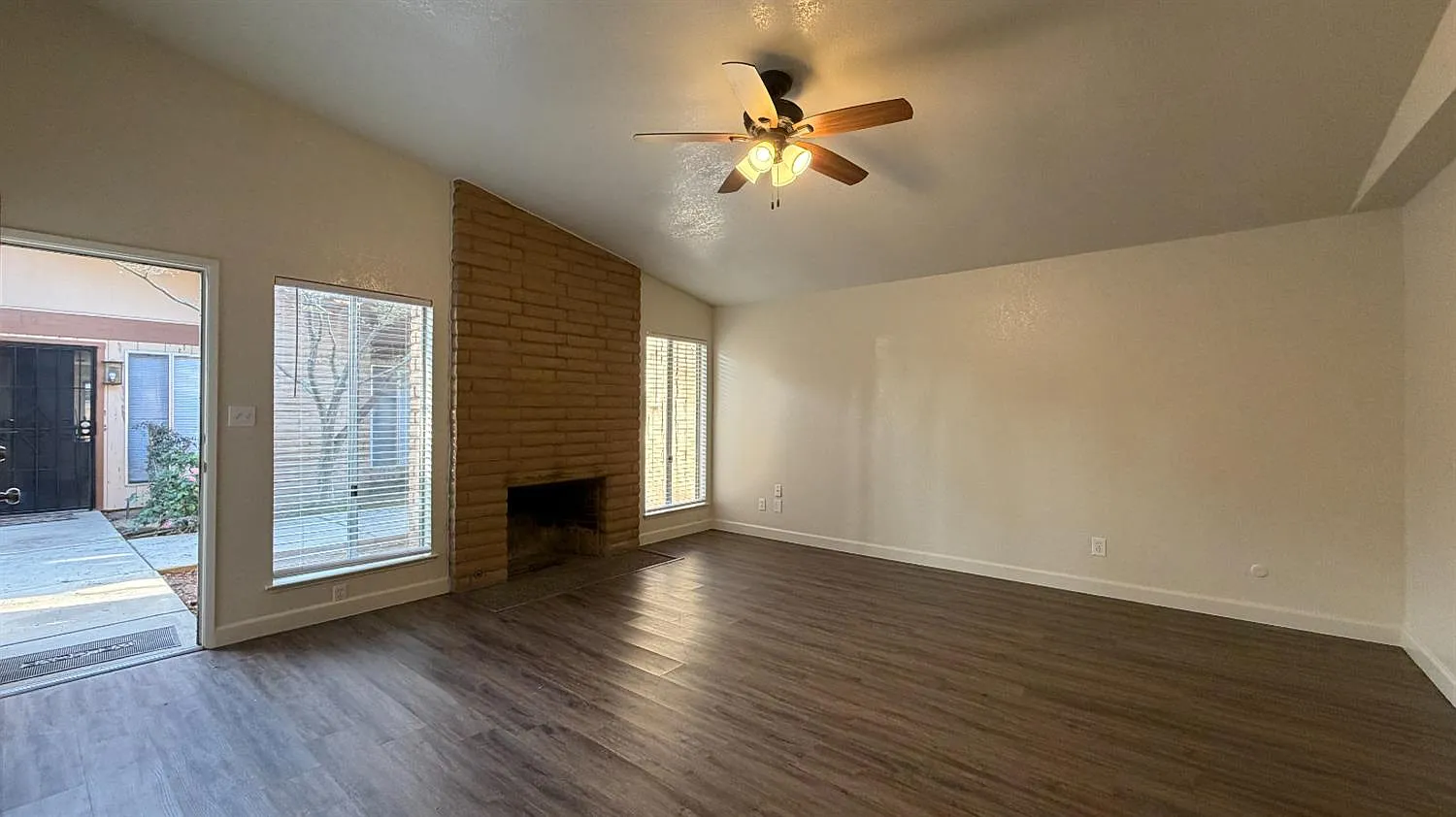 2 bed, 1300 sqft, $1,875 — Photo 4