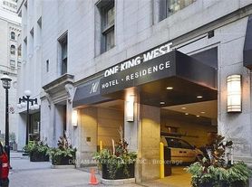 1 King St W
