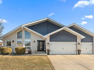 8726 Fairfield Ln, Tinley Park, IL 60487