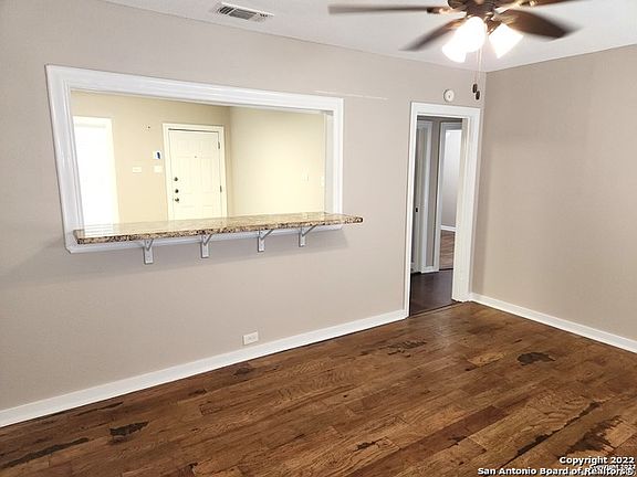 3rd image of 1511 Thorain Blvd