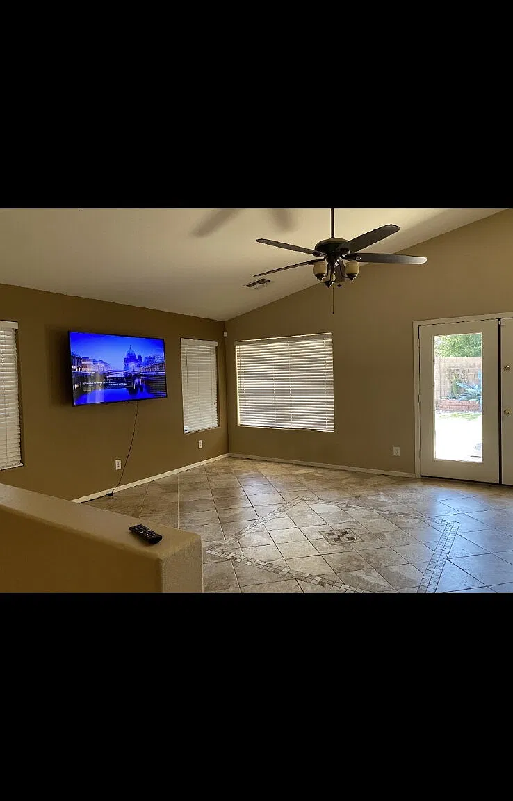 4 bed, 2.0 bath, 2306 sqft, $2,300 — Photo 4