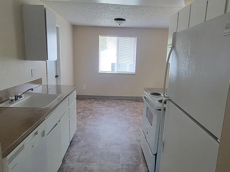 23134 NE Halsey St #10 — Photo 26