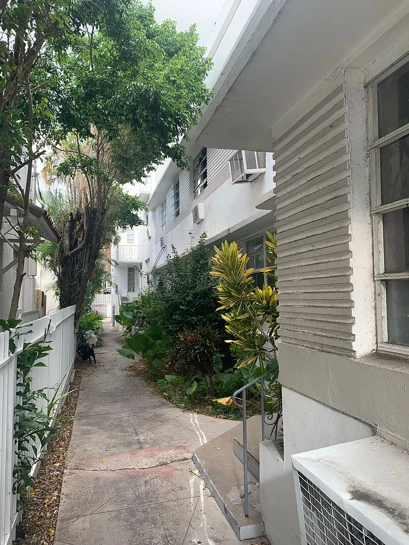 1350 Euclid Ave — Photo 1