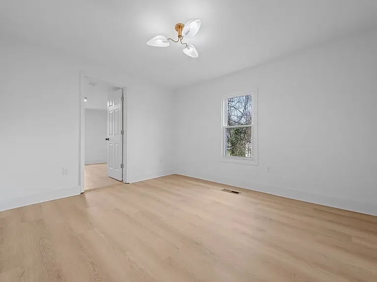2115 Carter St — Photo 14