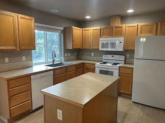 5th image of 16011 29th Avenue Ct E