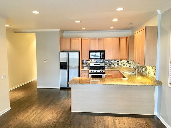 3rd image of 5125 N Kenmore Ave APT 3S