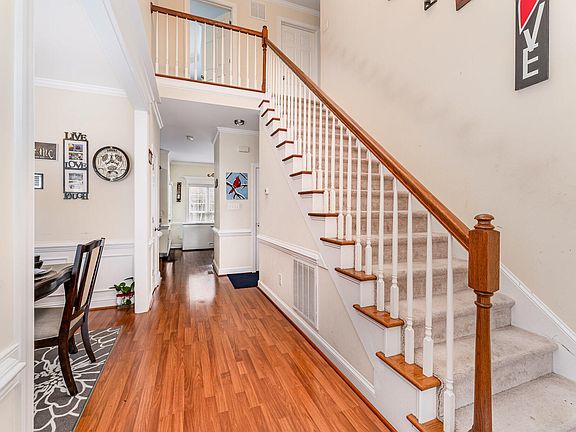 5th image of 98 Wood Green Dr