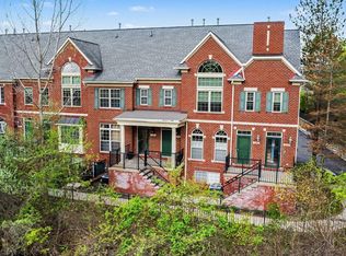 648 Village Ln, Milford, MI 48381