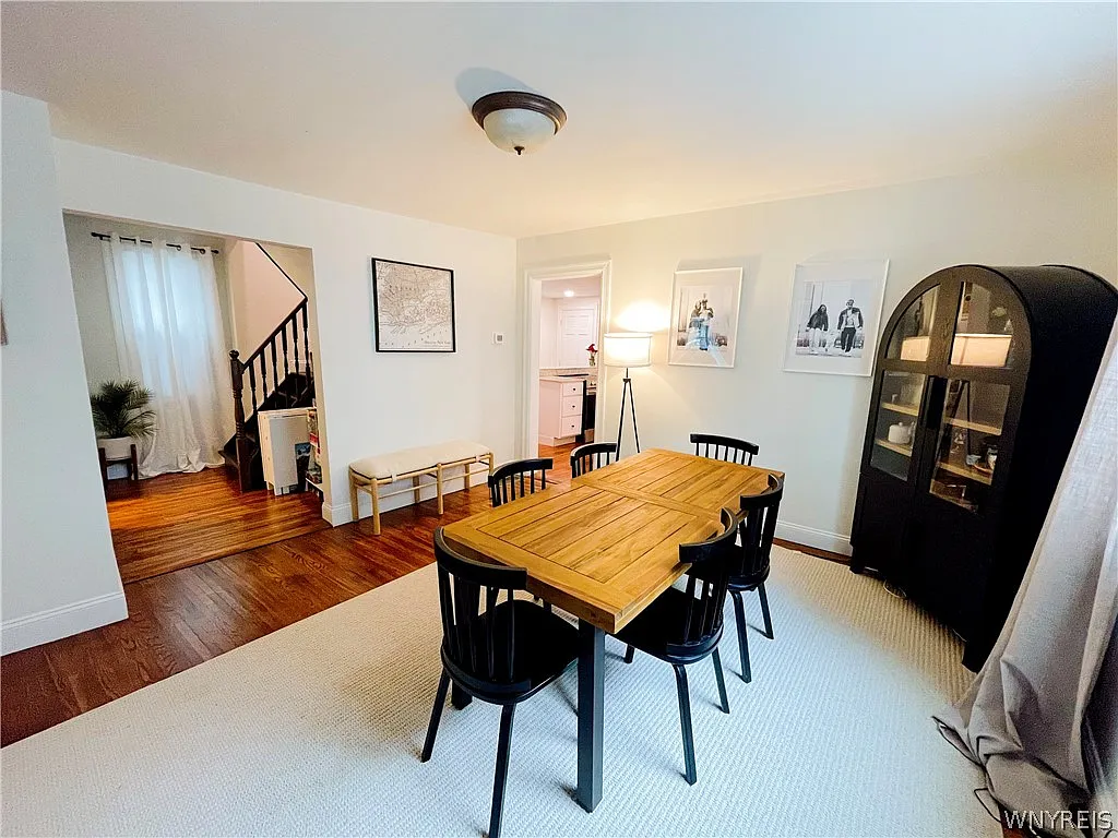 3 bed, 2.0 bath, 1202 sqft, $2,100 — Photo 4