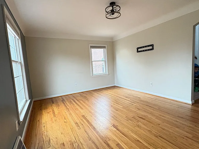 2625 Walnut St — Photo 8