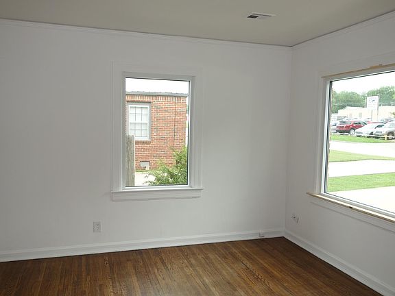 3rd image of 937 S Erie Ave