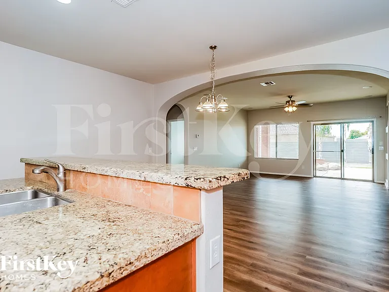 10769 E Marigold Ct — Photo 6