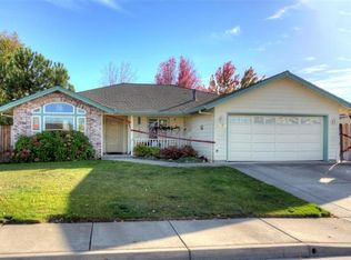 2470 Savannah Dr, Central Pt, OR 97502