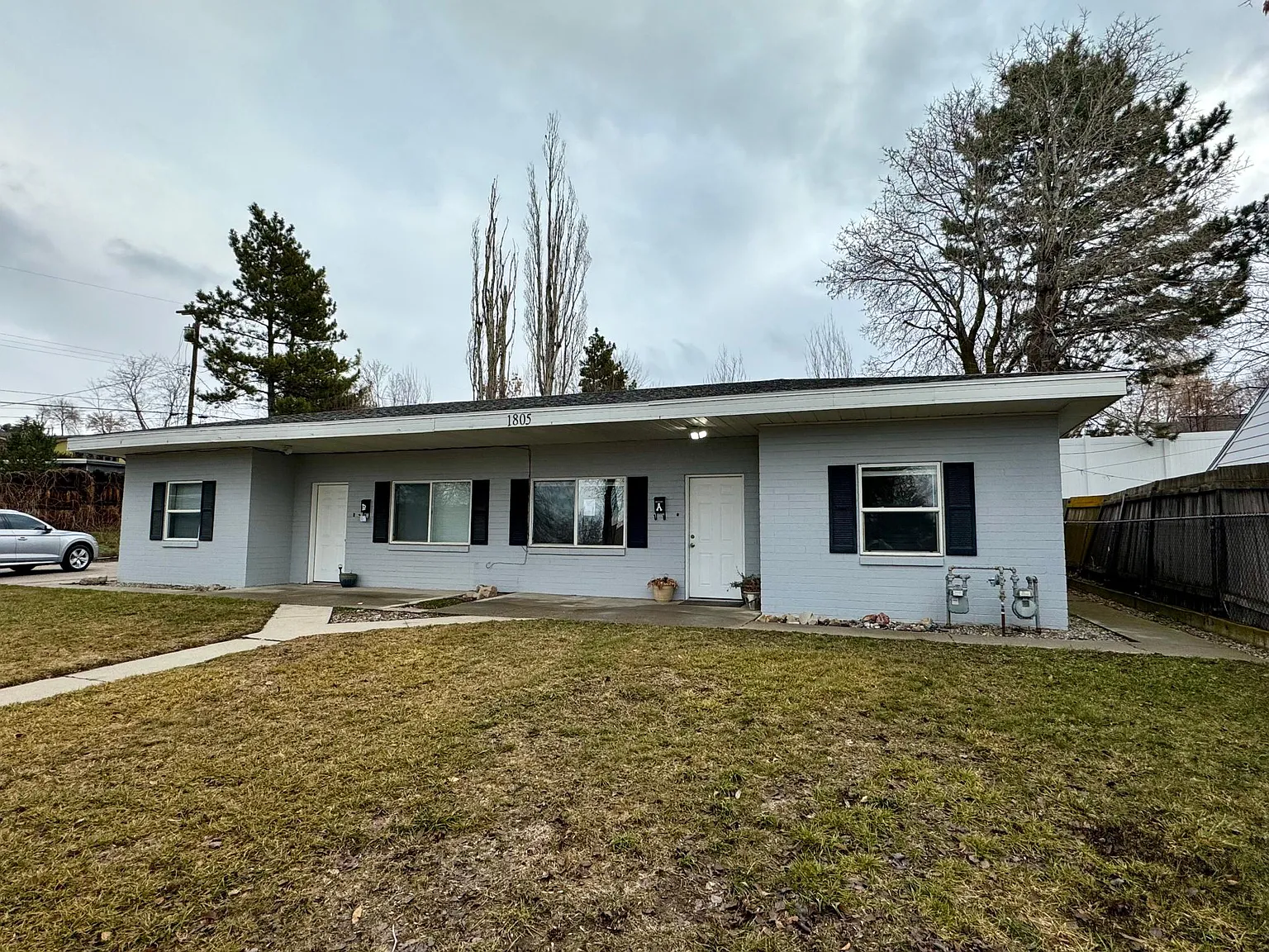 1805 E Lincoln Ln — Photo 2