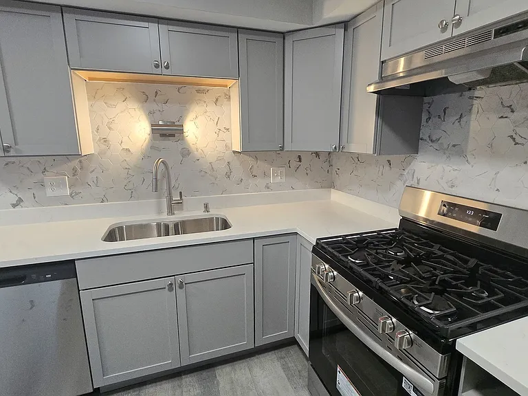 1688 Queensbury Cir #0 — Photo 10
