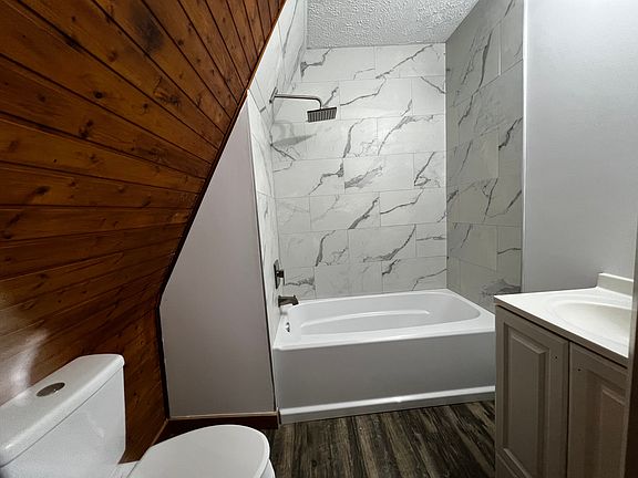 5th image of 3760 King Dr
