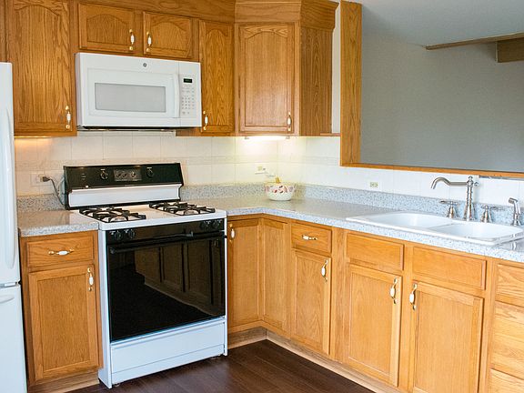 3rd image of 405 Meadow Hill Ln