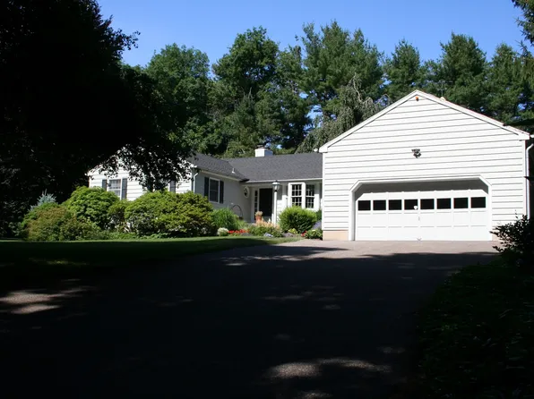 19 Sasqua Rd, Norwalk, CT 06855