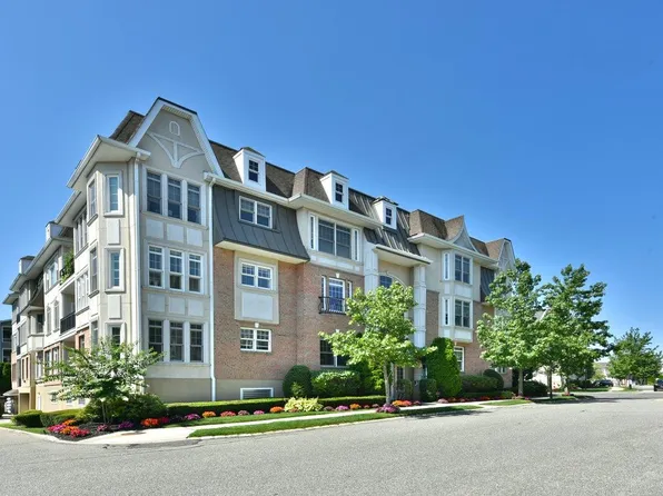 415 Pacing Way, Westbury, NY 11590