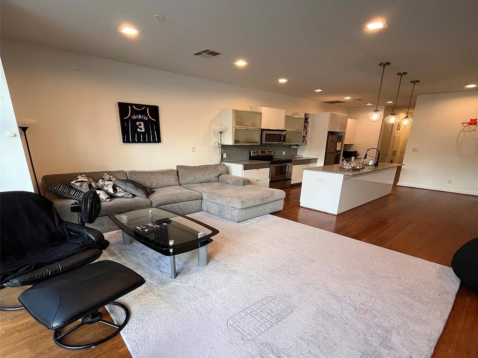 207 Pierce St — Photo 2