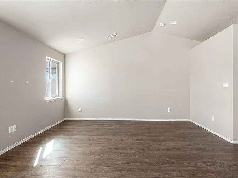 627 Marysville Way — Photo 4