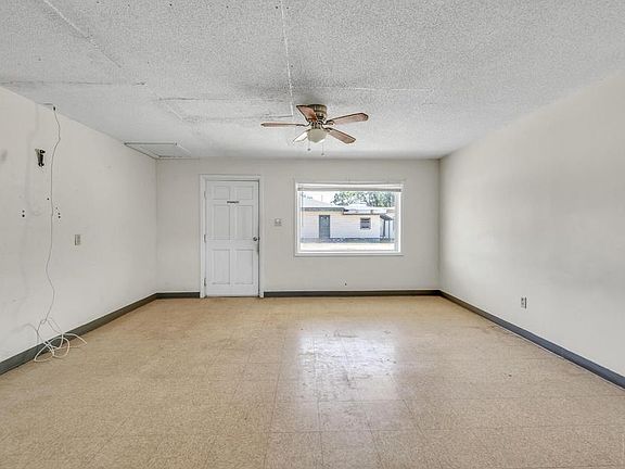 4th image of 1054 Edgewater Rd