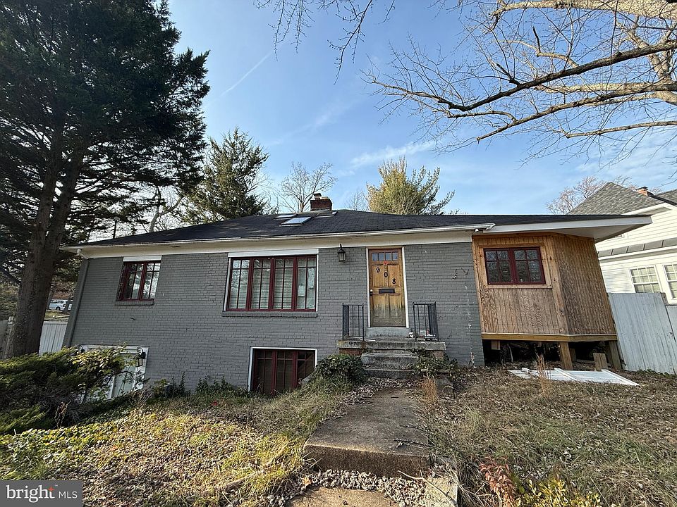 1st image of 908 W Taylor Run Pkwy