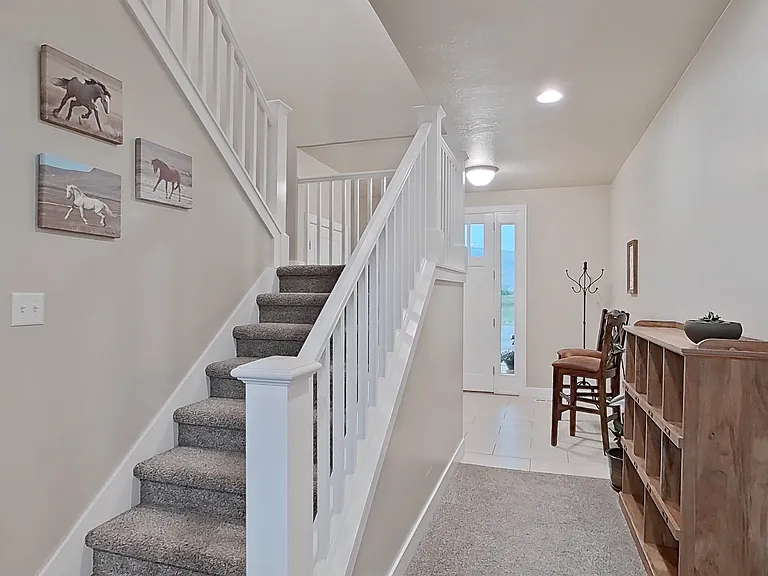 1162 Village Dr — Photo 12